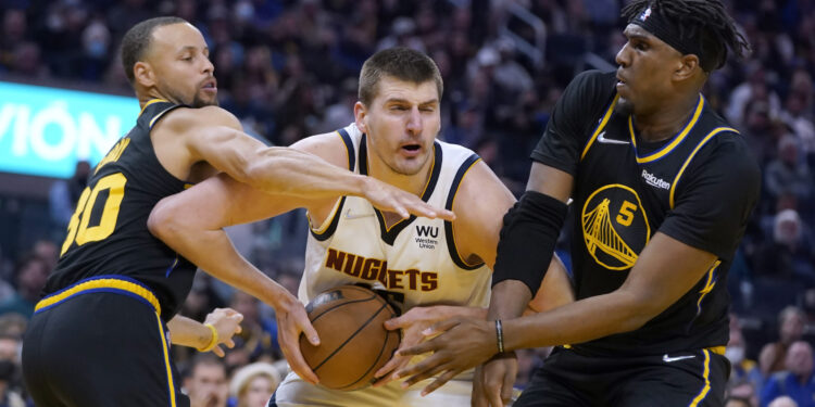 Golden Stejt razbio Denver u prvoj utakmici plej ofa