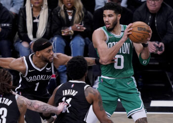 Irving i Durent „ugušeni“, Netsi na korak od metle (VIDEO)
