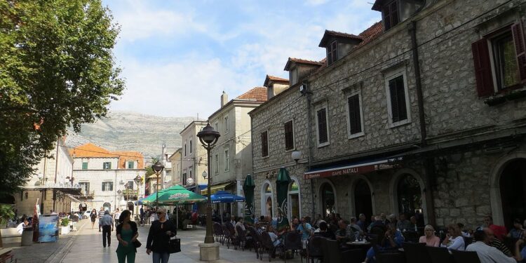 Tresla se Hercegovina: Trebinjci celu noć na nogama