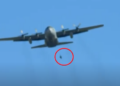Drama u vazduhu: Padobranac visio zakačen za avion (VIDEO)
