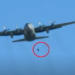 Drama u vazduhu: Padobranac visio zakačen za avion (VIDEO)