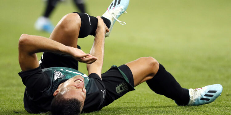 Spajić pokidao ligamente kolena, gotovo sigurno propušta Mundijal (VIDEO)