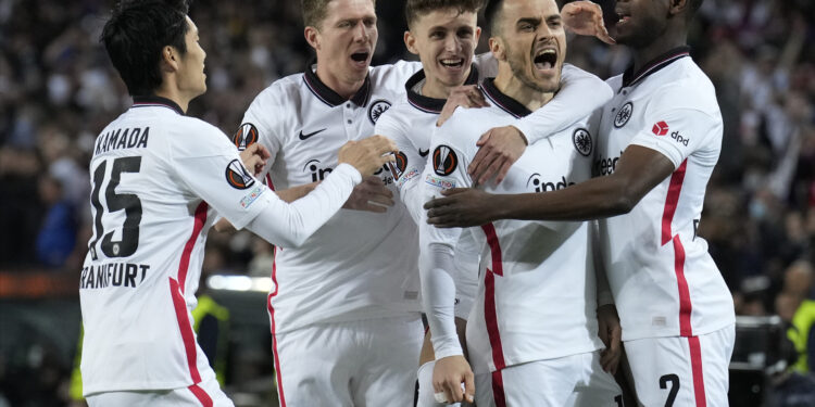 Kostić sa dva gola srušio Barsu i odveo svoj Ajntraht u polufinale LE! (VIDEO)