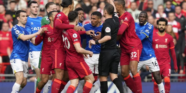 Redsi nastavili trku za Sitijem: Liverpul nadigrao Everton, Čelsi do pobede u 90. minutu