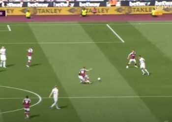 Vlašić nije mogao da sakrije suze od šoka: Hrvat slomio nogu protivničkom fudbaleru (VIDEO)