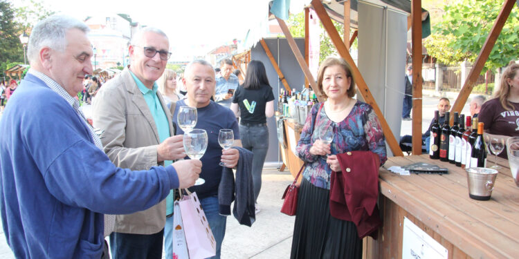 Tekli vino i med