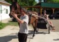 Iznenađenje za Jokića: Prijatelji mu doneli trofej u Sombor (VIDEO)