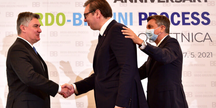 Hrvati bi da sude Vučiću