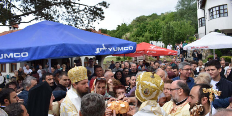 Narod vekovima obnavlja svetinju