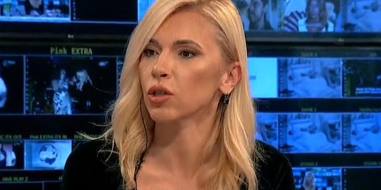 Poznatoj voditeljki iznenada preminula majka, otkrila potresne detalje i sve rasplakala (FOTO)
