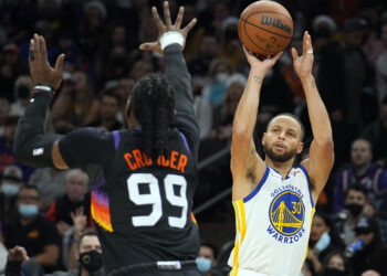 Stef Kari još jednom ispisao istoriju NBA lige (VIDEO)