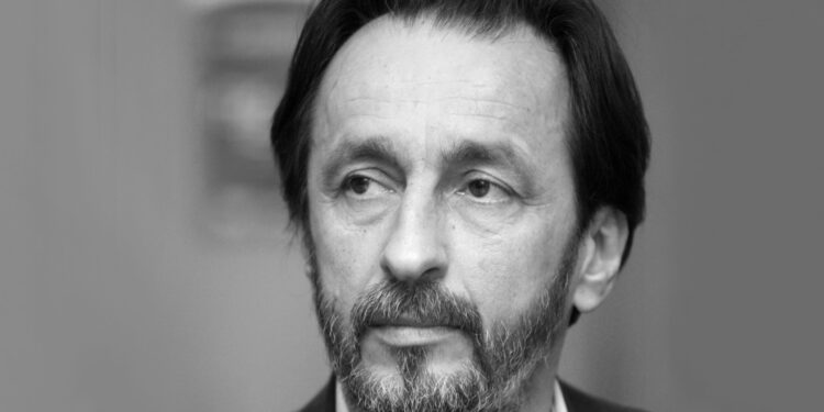 Preminuo Veselin Simonović, urednik portala Nova.rs