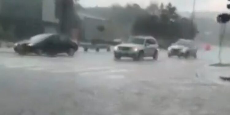 Veliko nevreme zahvatilo Sarajevo, poplavljene ulice (VIDEO)