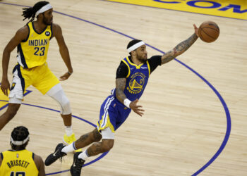 Jezive scene u NBA: Igrač Voriorsa slomio ruku (VIDEO)