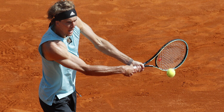 Zverev preko Cicipasa do finala