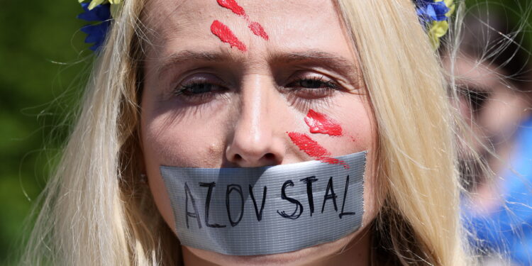Poljska: Ruski ambasador poliven crvenom bojom (VIDEO)