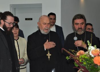 Ostaje da služi narodu