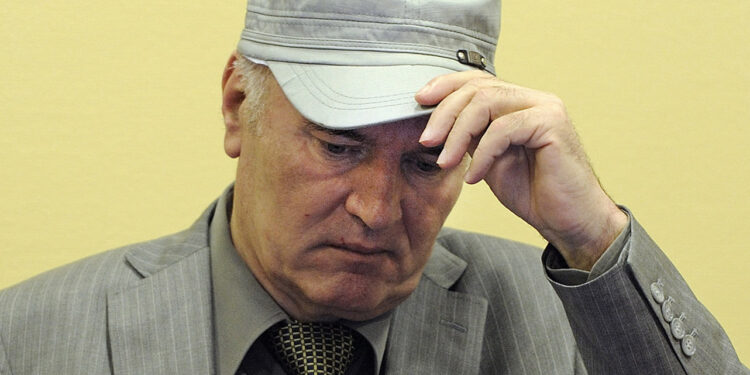 Mladić sve teže hoda i priča