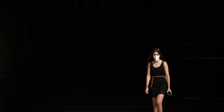 Čovečanstvo u okovima epidemije (3): Čovek će sam sebi doći glave