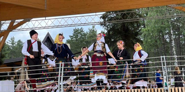 Opanak zaigrao i valcer