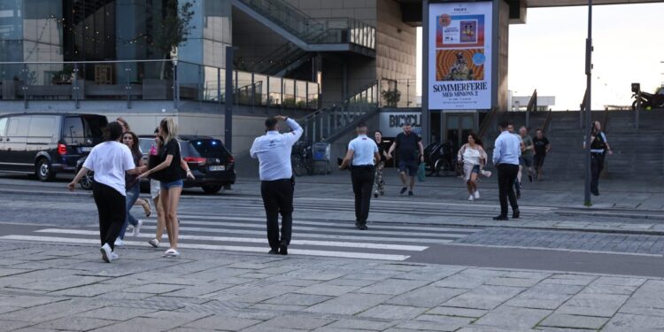 U pucnjavi u tržnom centru u Kopenhagenu nekoliko ubijenih, uhapšen mladić (22)