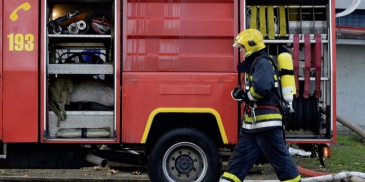 Grčka: Stiglo desetine rumunskih i bugarskih vatrogasaca