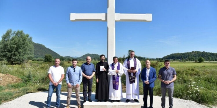 “Pokrstili” Teslu!