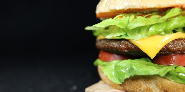 Hamburger bez pomfrita za goste ruskog Mekdonaldsa
