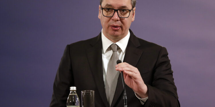 Vučić: Povećanje plata od 1. januara između 12, 5 i 14 odsto