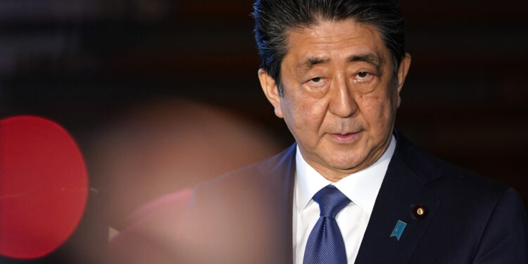 Preminuo Šinzo Abe