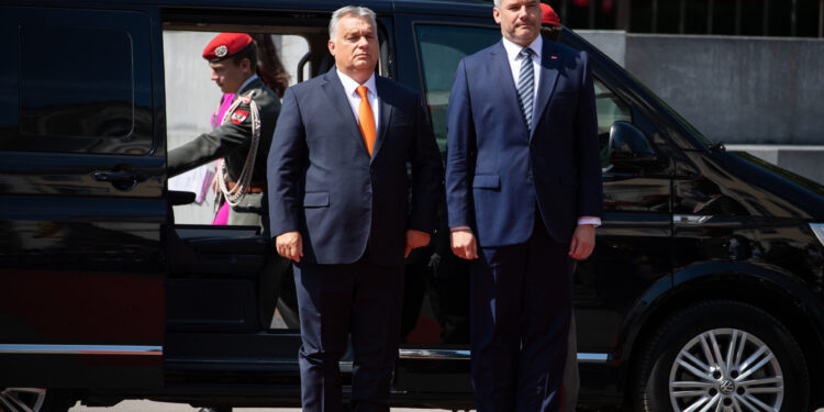 Nehamer kritikuje Evropsku komisiju, Orban protiv sankcija
