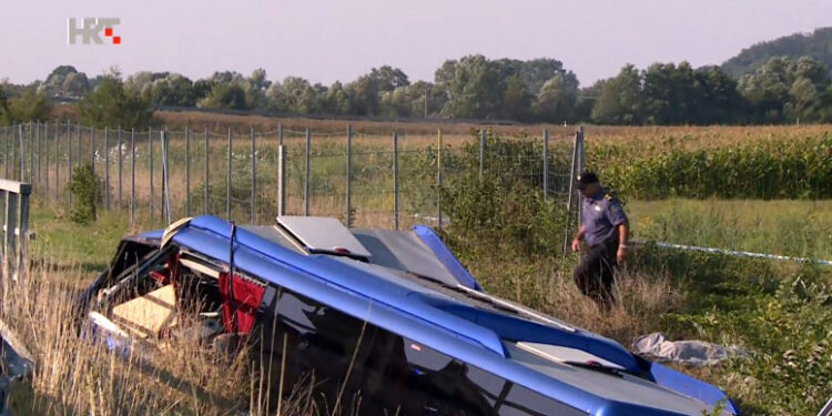 Teška nesreća u Hrvatskoj – autobus iz Poljske sleteo sa puta, 12 putnika poginulo (VIDEO)