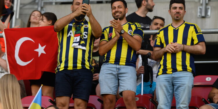 UEFA kaznila Fenerbahče zbog skandiranja Putinu