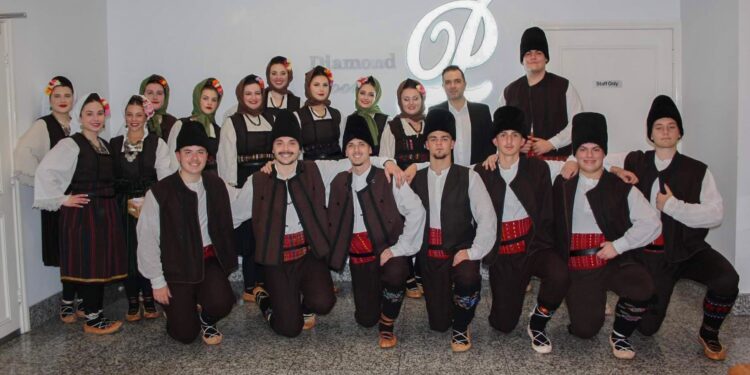 Neraskidiva veza sa tradicijom