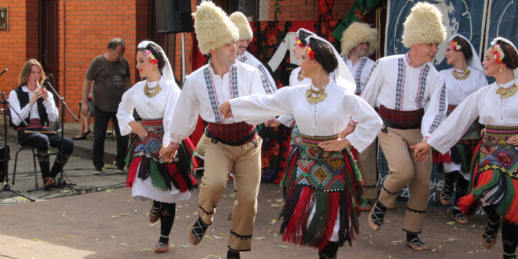 Neraskidive niti tradicije