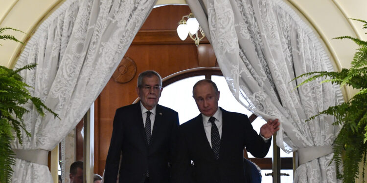Mangot: Van der Belen bio Putinov “korisni idiot”