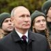 Putin otpevao deci himnu Rusije (VIDEO)