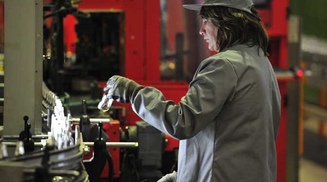 Slovenci preuzeli paraćinsku fabriku stakla