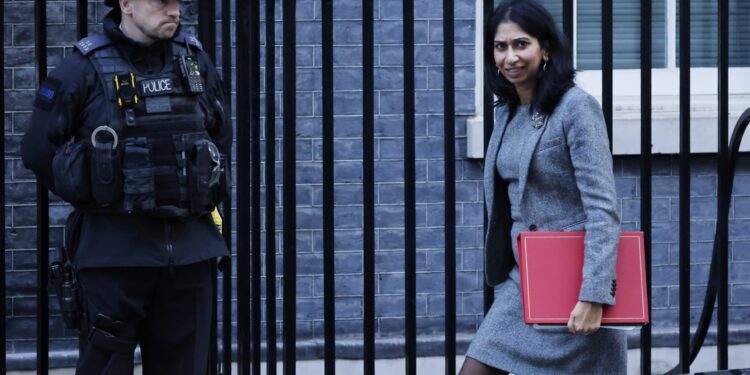 Ministarka unutrašnjih poslova Velike Britanije podnela ostavku
