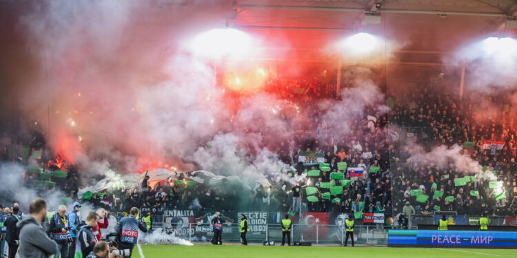 Navijači Fejenorda rasturili stadion u Gracu