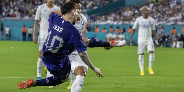 Da li fudbal duguje „zlatnu boginju“ Mesiju?