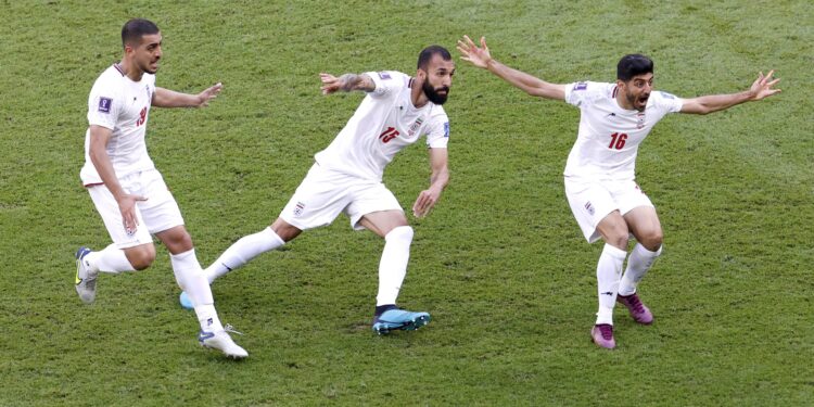 Iran u sudijskoj nadoknadi zavio Vels u crno