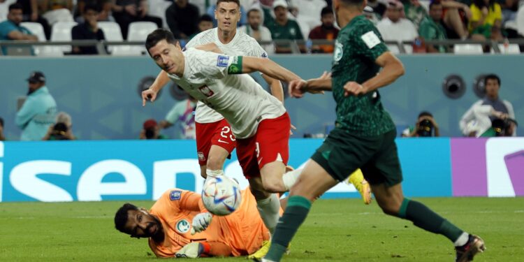 Pobeda Poljske, asistencija, gol i suze Levandovskog
