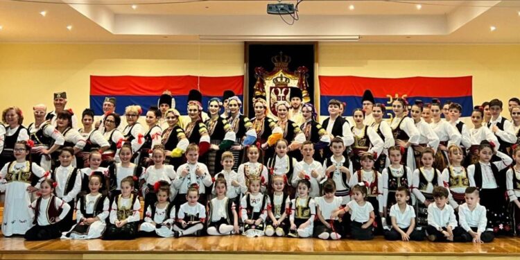 Folkloraši blistali u Sent Albansu