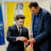 Abazović uručio Divcu crnogorski pasoš (VIDEO)