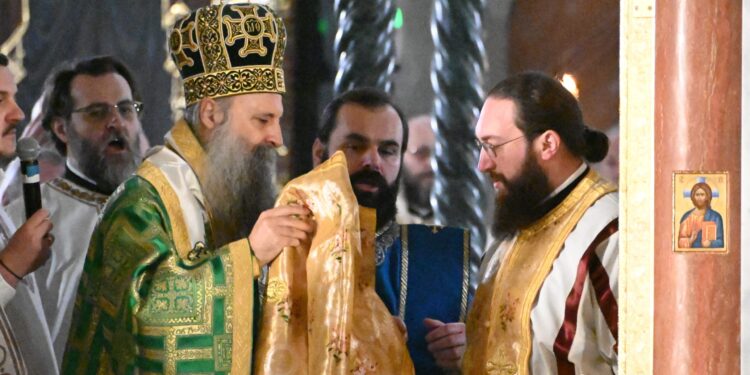 Hirotonisan episkop Nektarije