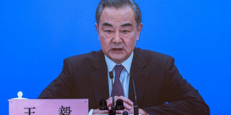 Vang: Kina protiv isključenja Rusije iz G20