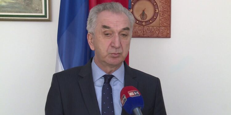 Šarović i članovi Predsedništva SDS podneli ostavke