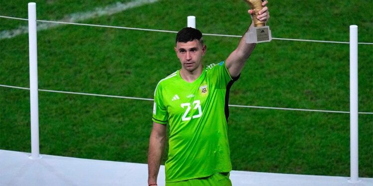Oglasio se Martinez nakon skandala na dodeli „Zlatne rukavice“ (VIDEO)