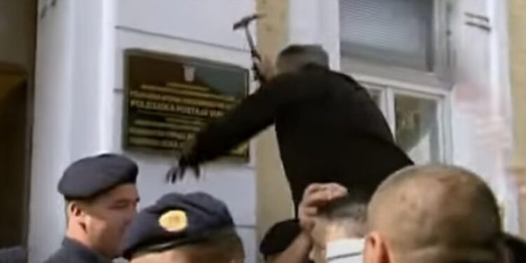 Zabranili ćirilicu!